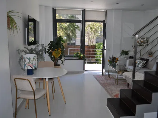 Estudio en calle de Manuel Pombo Angulo, 16