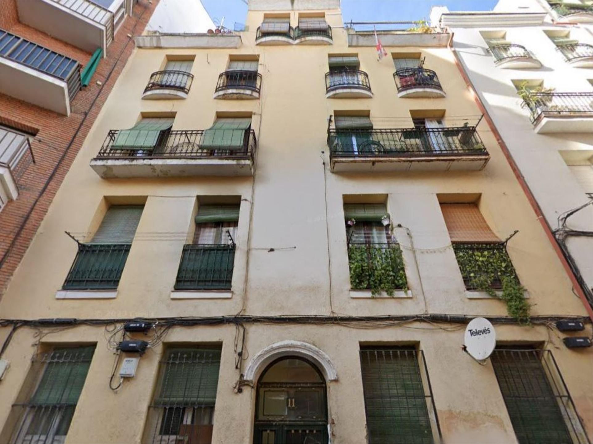 Piso en  Calle Juan de la Encina 11