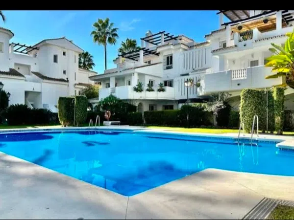 Chalet adosado en Urbanización Los Naranjos de Marbella, 34, La Dama de Noche-La Alzambra - Foto 1