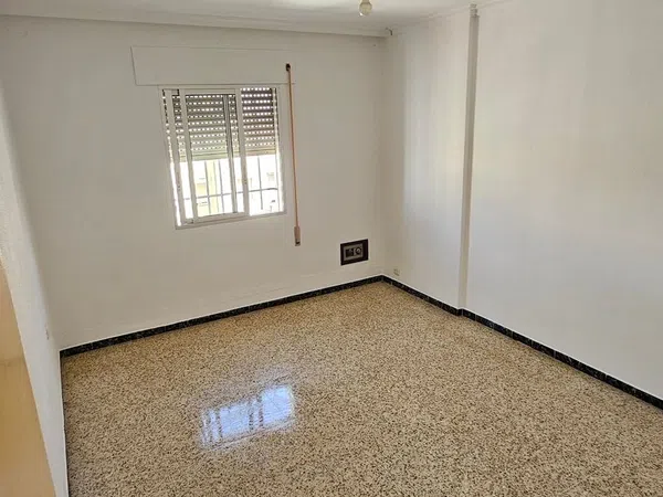 Piso en Calle Lamarque de Novoa, 4, Cruz Roja - Capuchinos - Foto 4