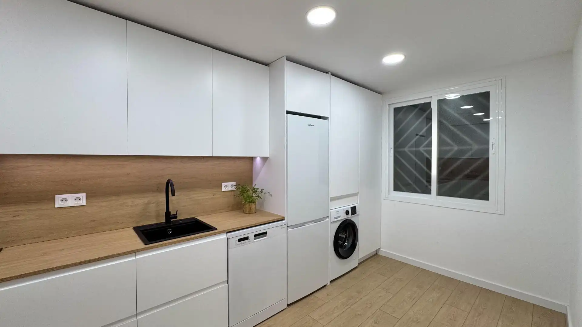 Casa adosada en  Calle Pepa Flores Marisol 30 - Foto 4