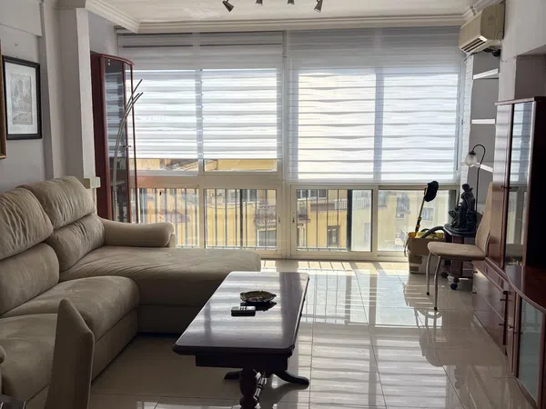 Piso en Alameda de Colón - Foto 1