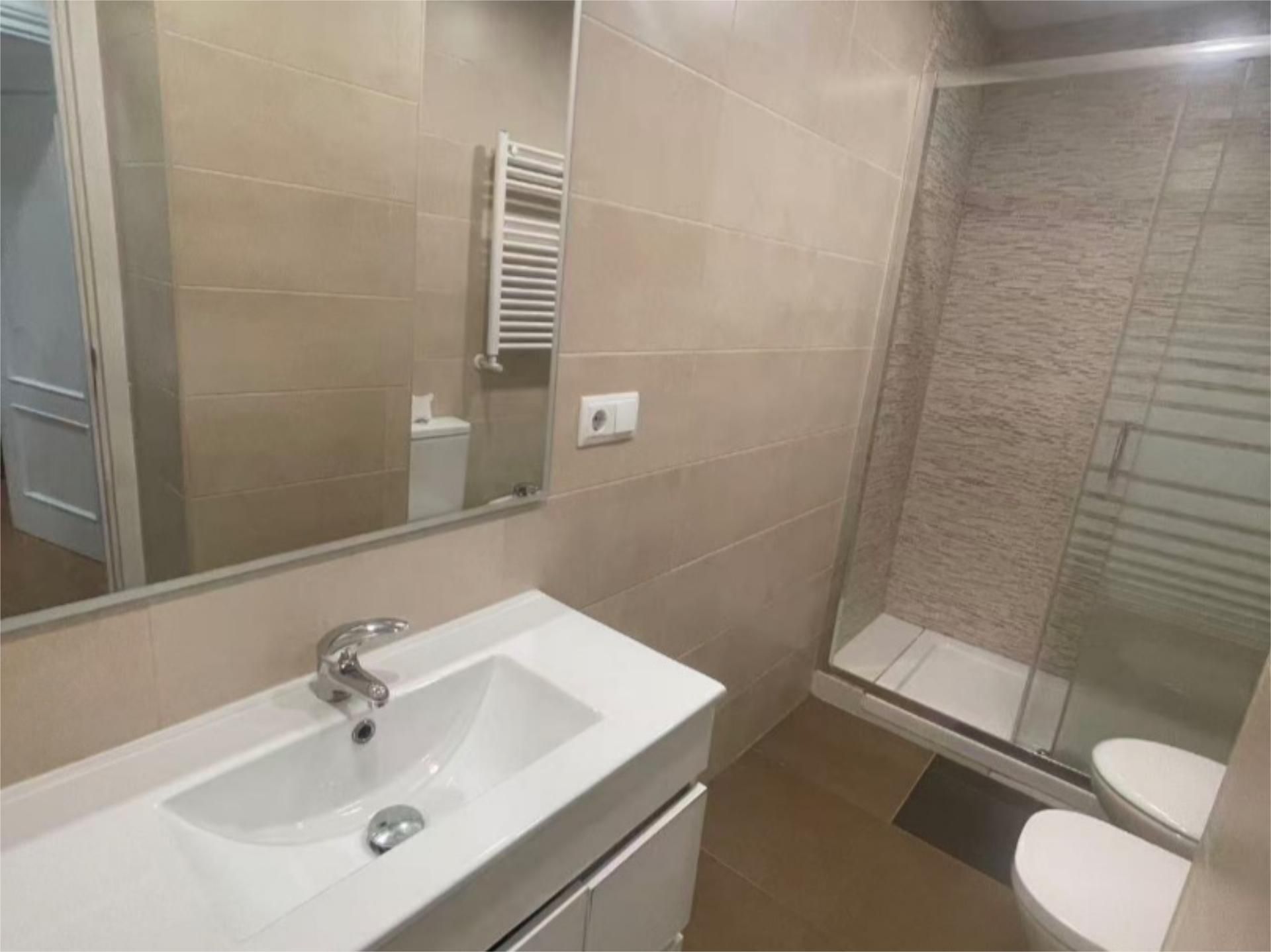 Piso en  Calle de La Bañeza 25 - Foto 3