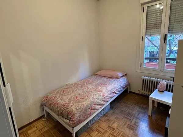 Piso en calle de Guzmán el Bueno, 63 - Foto 5