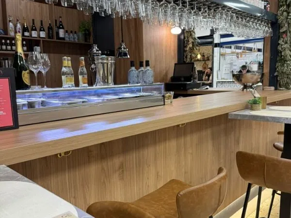 Bar en traspaso en Calle Churruca - Foto 2