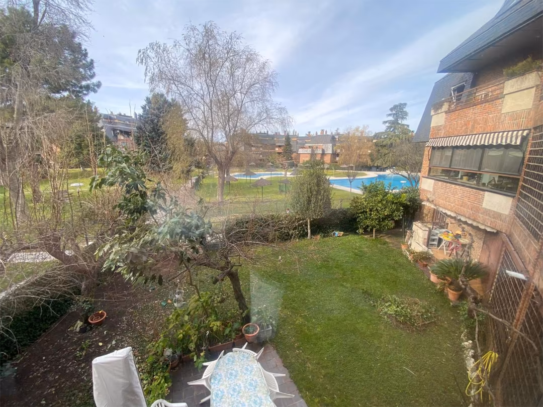 Piso en  Avenida Claveles 21