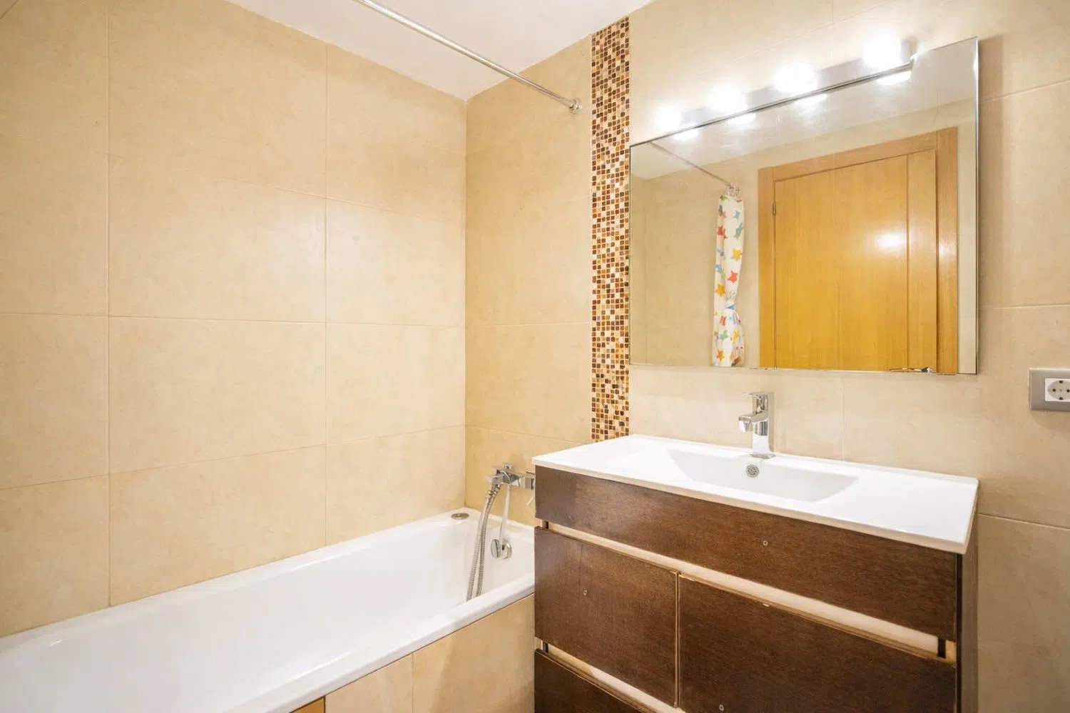 Piso en calle d'Amadeu de Savoia, 19 - Foto 18