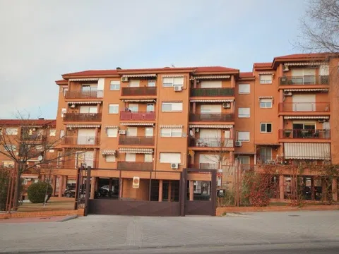 Piso en avenida de los Sauces, 46