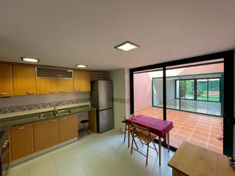 Chalet adosado en calle Juana Francés, 2