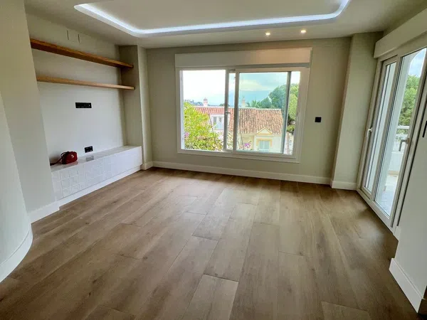 Piso en calle Guzmán el Bueno, 7