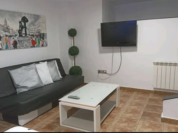 Estudio en Pilar Miro, 1400