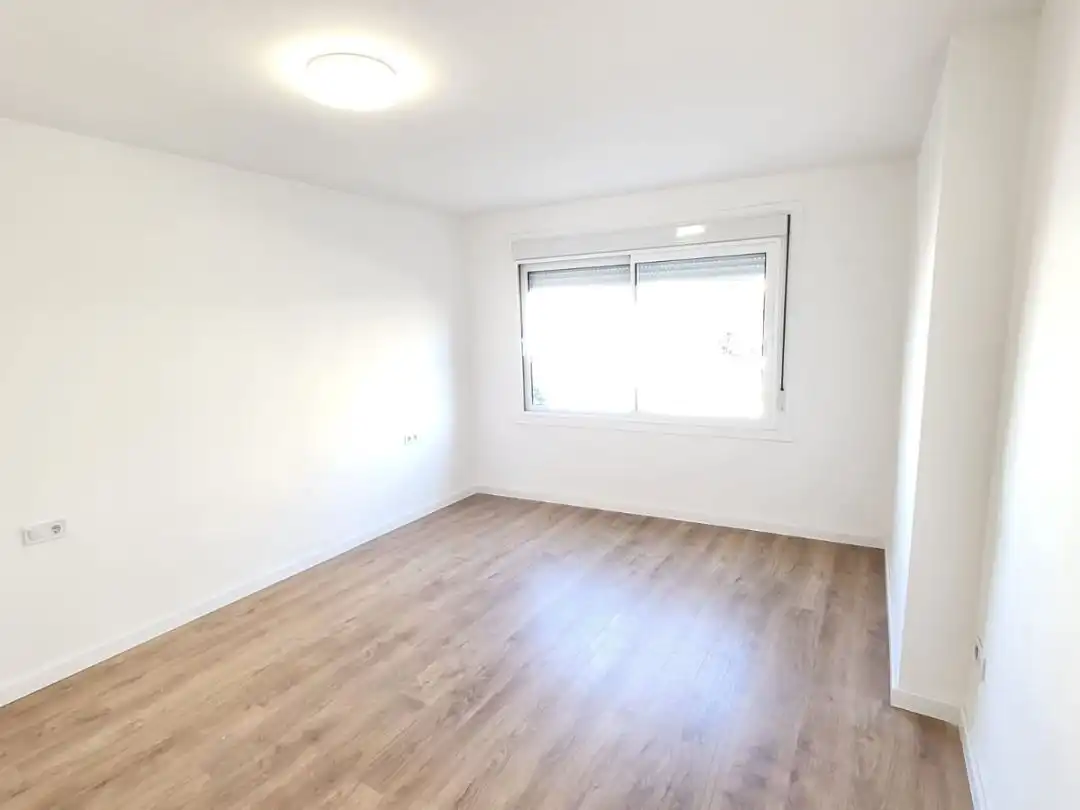 Piso en  Avinguda de Pere el Cerimoniós 6 - Foto 5