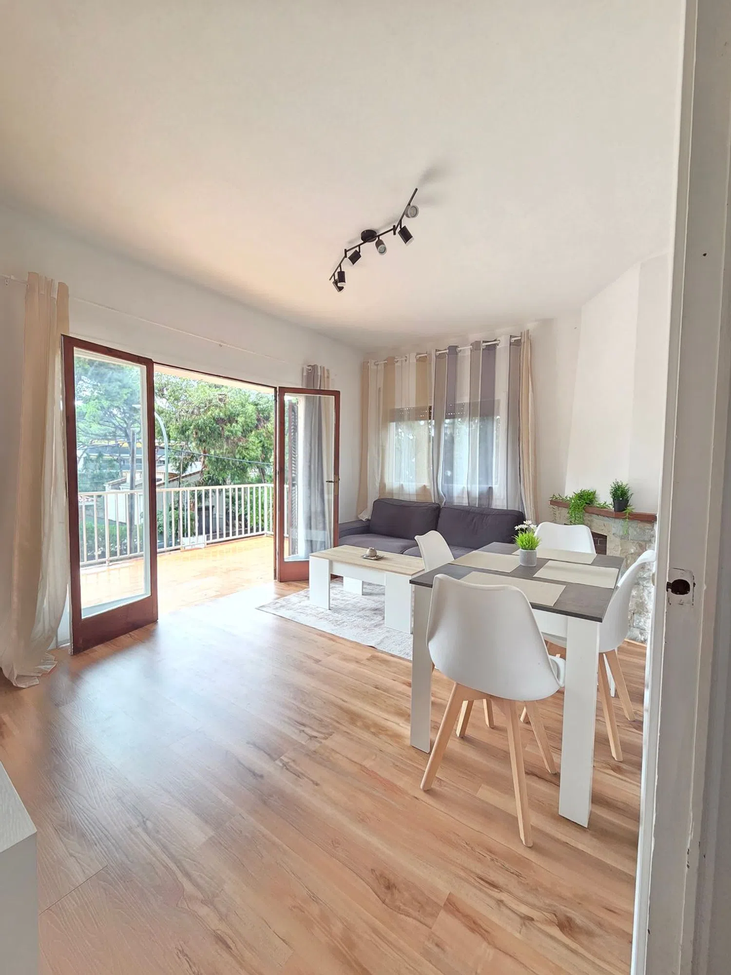 Piso en La Pineda - Foto 3