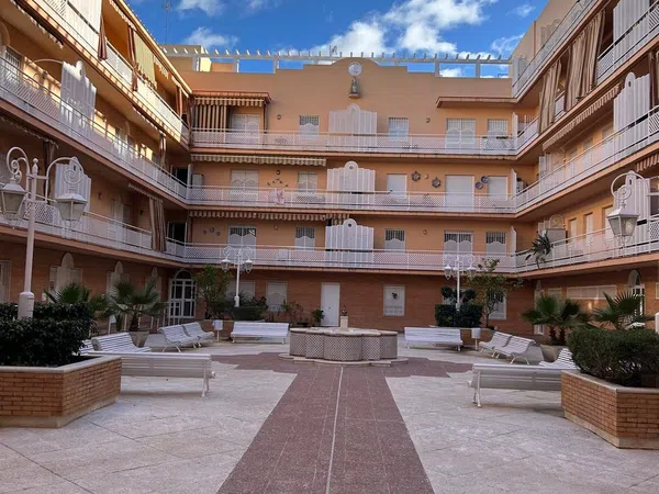 Piso en calle Ruiseñor, 5
