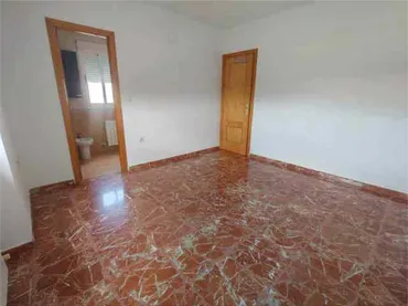 Casa adosada en barrio los planetas - Foto 6