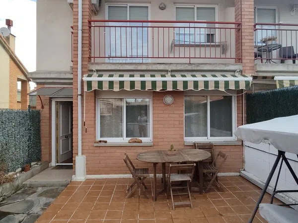 Chalet adosado en Calle Ramón y Cajal, 6 - Foto 1