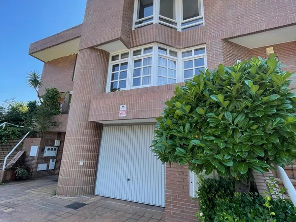 Chalet adosado en Calle Pintor José Pérez Jiménez, 24, Ciudad Naranco-Prados de La Fuente - Foto 1