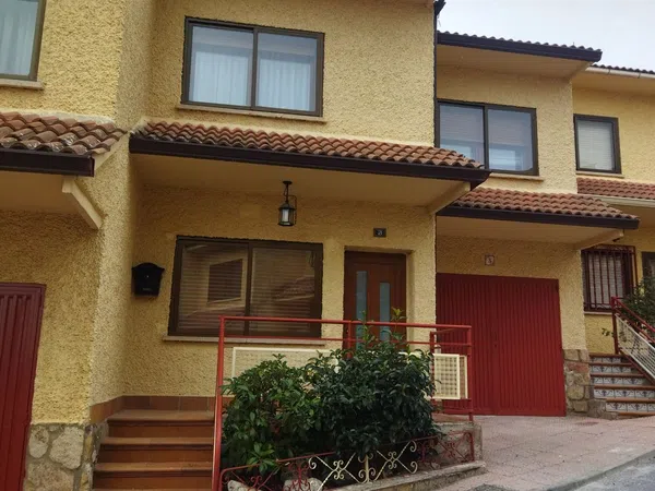 Chalet adosado en Avenida de Ávila, 3 - Foto 1