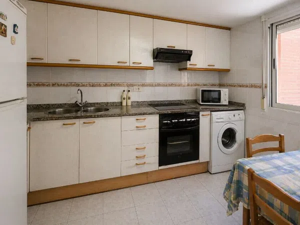 Piso en Avenida Sant Esteve, 23 - Foto 2
