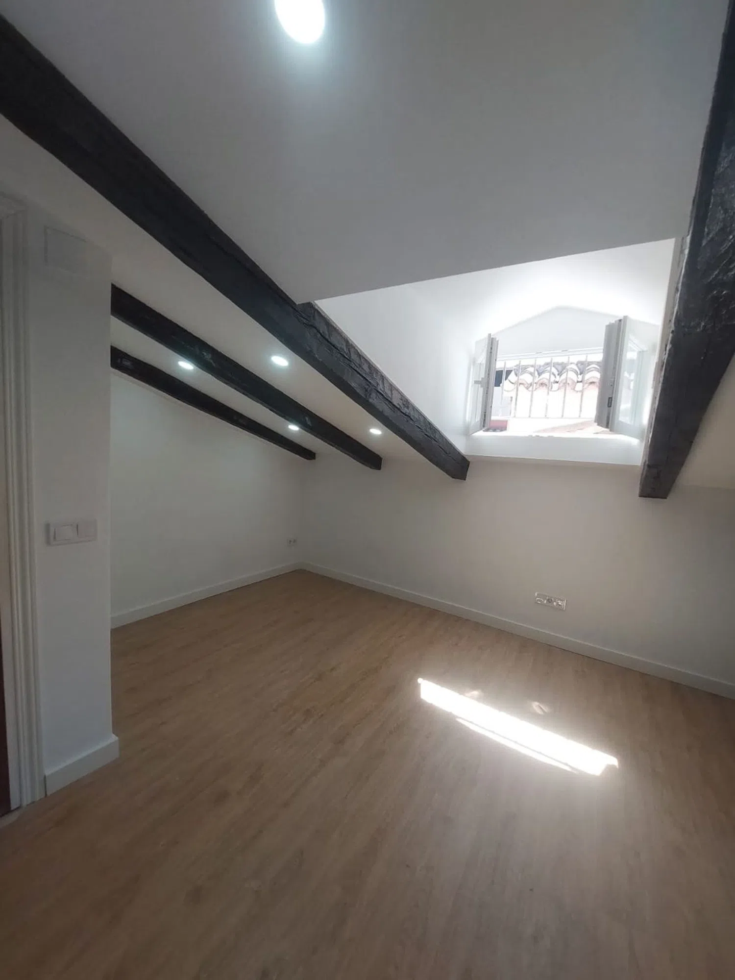 Ático en calle del Mesón de Paredes, 42 - Foto 3