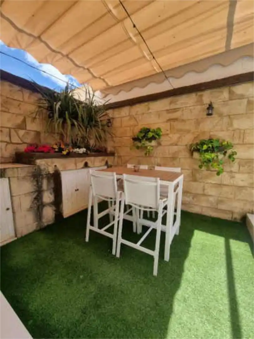 Chalet en Urbanización la atalaya - Foto 5