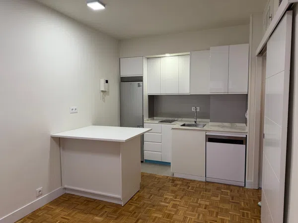 Piso en calle de Clara del Rey, 12