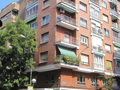 Piso en calle de Ferraz, 64