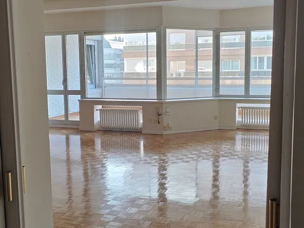 Piso en calle Capitán Haya, 35