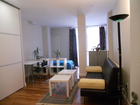 Estudio en plaza Virgen Blanca, 12