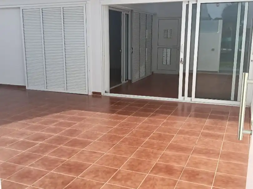 Casa adosada en  Avenida Touroperador Finnmatkat 9 - Foto 2