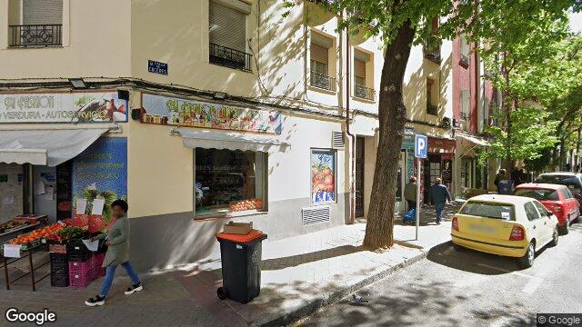 Vista de la calle de Piso en Calle Cáceres, 16