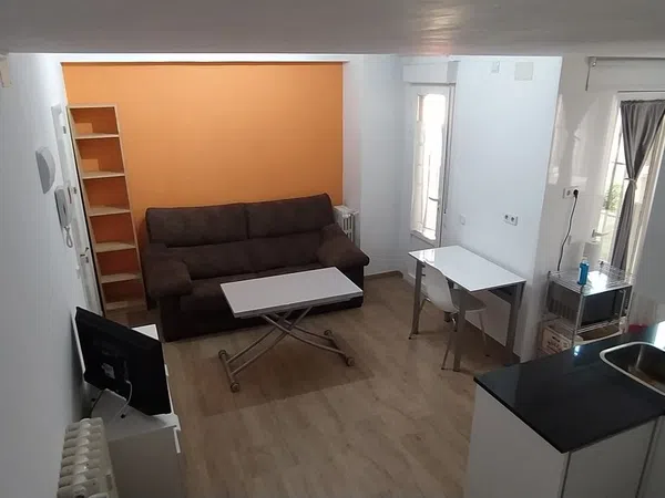 Estudio en paseo del Rey, 22