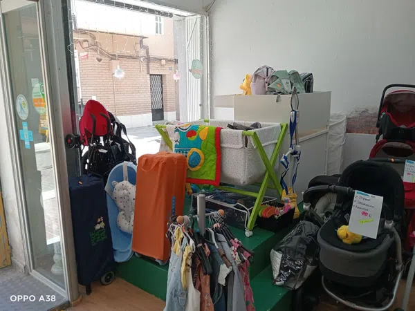 Tienda en traspaso en Calle Cap de Creus, 35 - Foto 3
