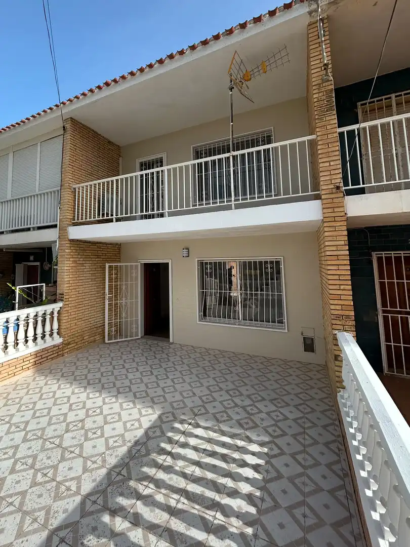 Casa adosada en  Avenida Mar Menor 35 - Foto 2