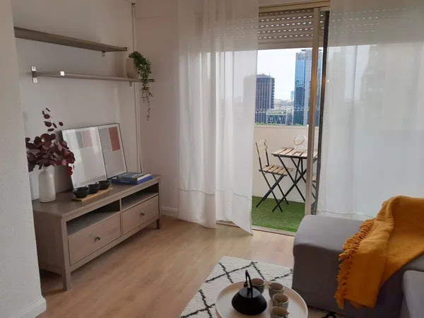 Piso en avenida del General Perón, 32