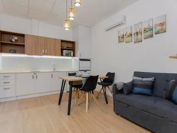 Estudio en calle d' Alcàsser, 5