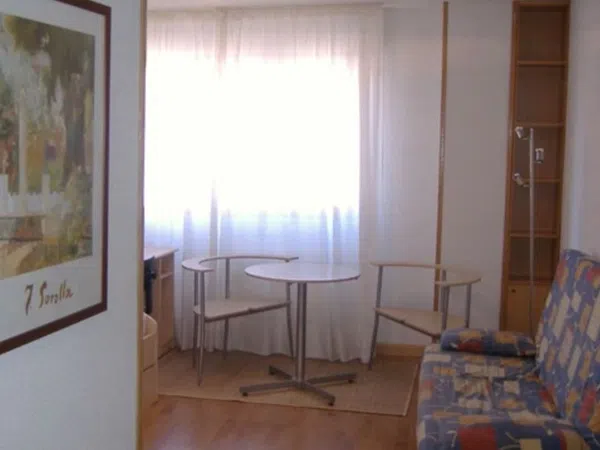 Estudio en calle Luis Sala Balust, 30