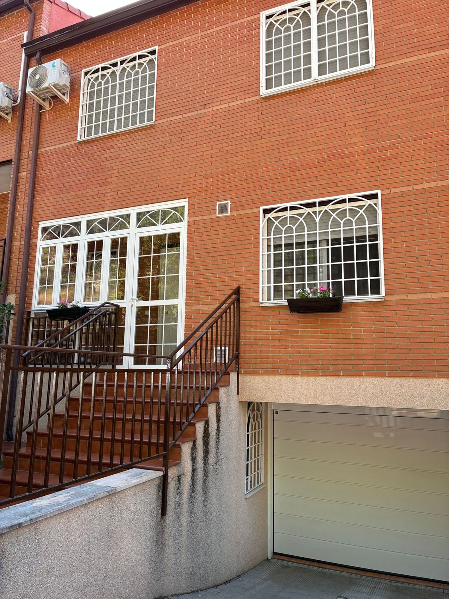 Chalet adosado en Calle de la Peñalba, 14 - Foto 2