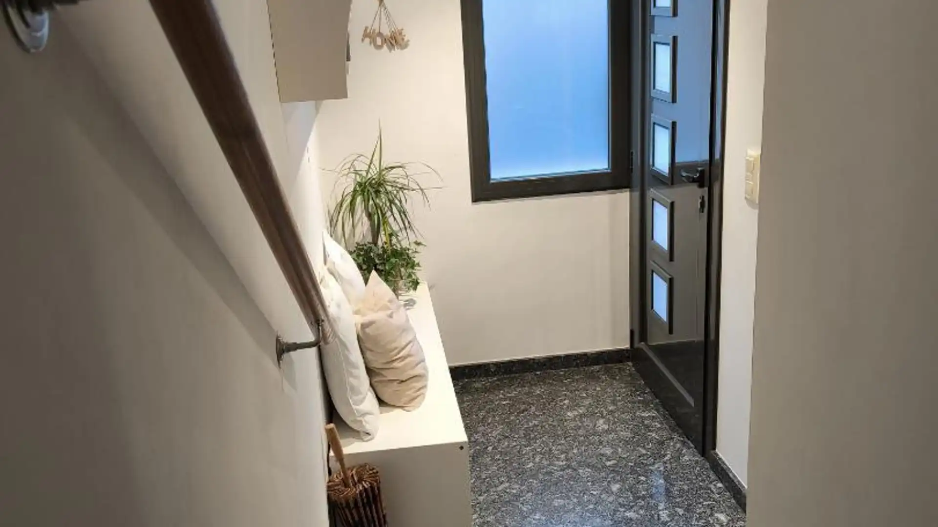 Casa adosada en  Carrer de Rector de Vallfogona 51 - Foto 4