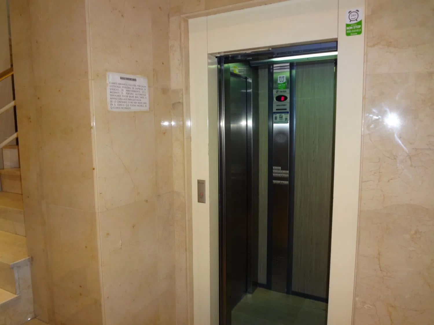 Piso en calle José María de Castro, 7 - Foto 2