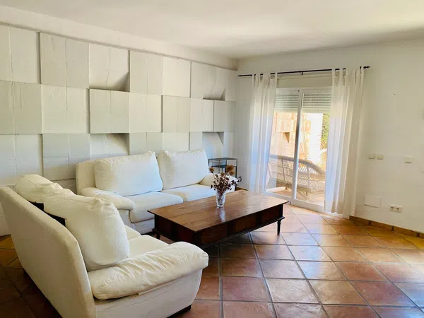 Chalet adosado en Avenida del Prado, 3 Sn, Aloha - Foto 2