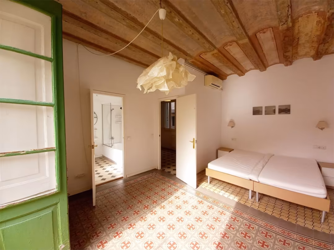 Piso en  Carrer dels Escudellers 5 - Foto 2