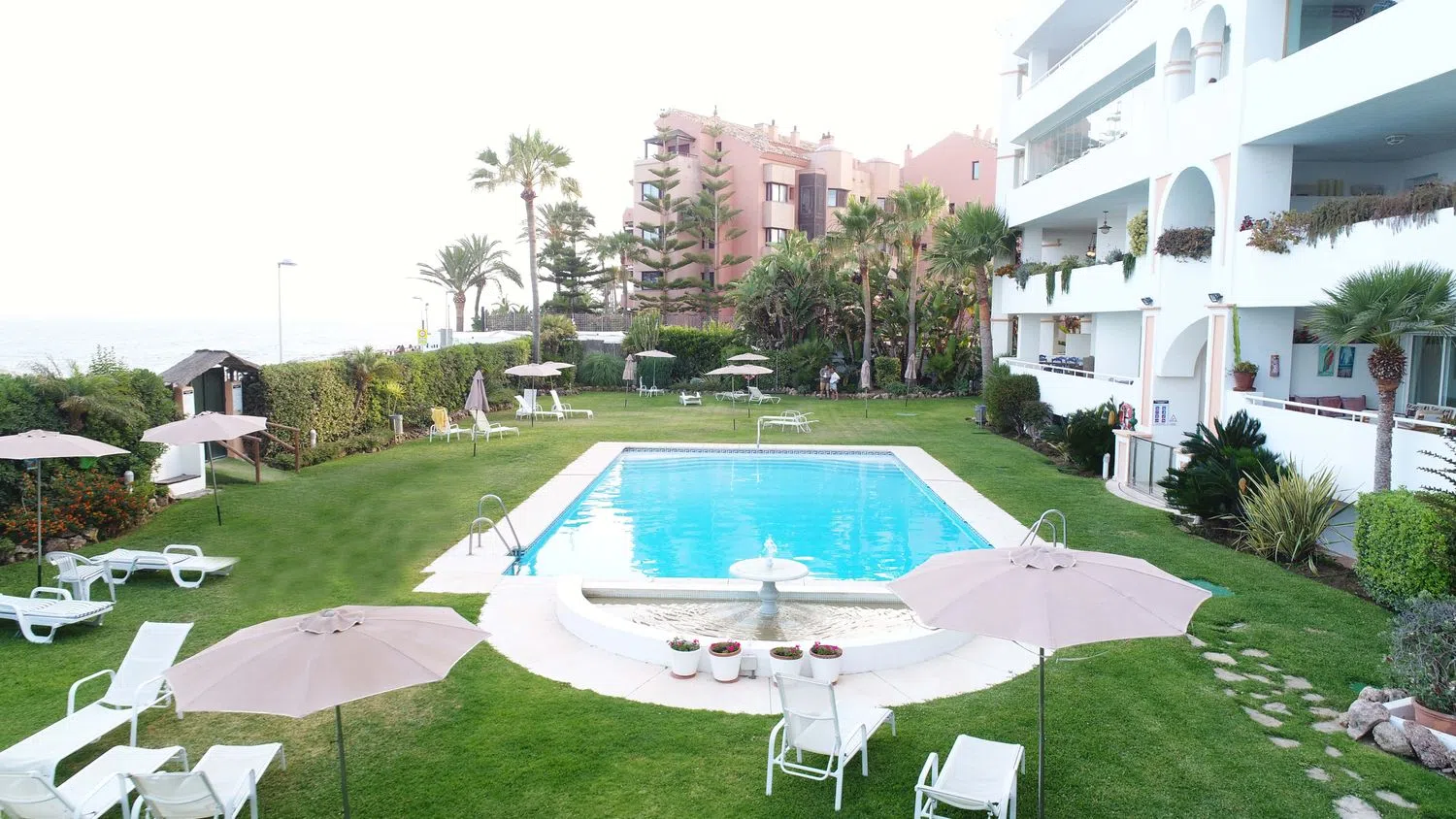 Piso en calle Edgar Neville s/n - Foto 4