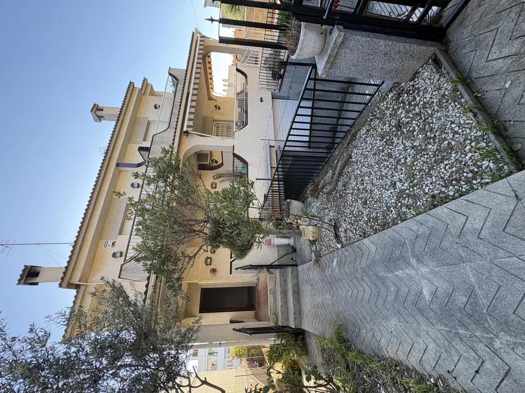 Casa adosada en  Carrer de Lluís Companys 51 - Foto 2