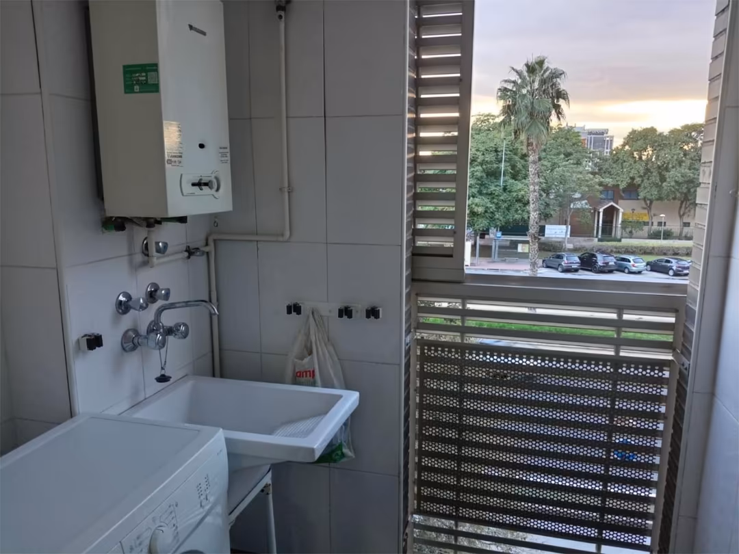 Piso en  Avenida Juan Carlos I 78 - Foto 3