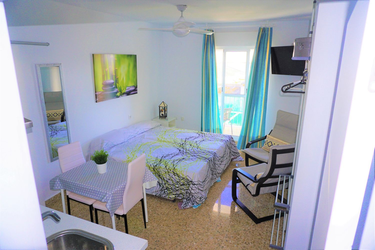 Estudio en calle Torre del Oro, 4 - Foto 1