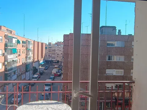 Piso en avenida de la Constitucion, 50