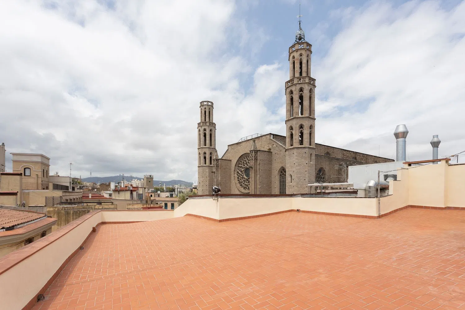 Estudio en plaza de Santa Maria, 6 - Foto 1