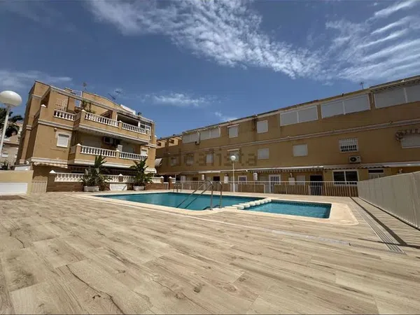 Chalet adosado en Avenida Albacete, 36 - Foto 2