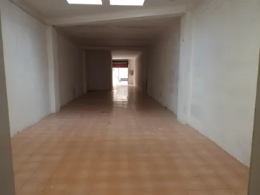 Local comercial en Cornellà de Llobregat - Foto 3